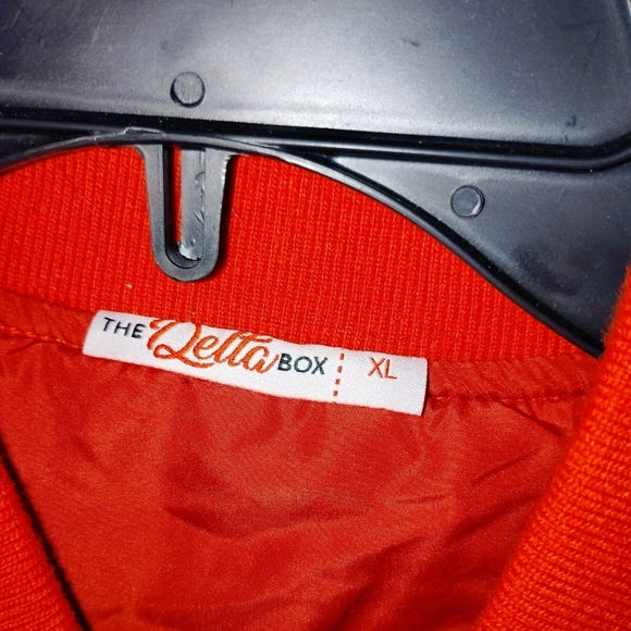 Red Delta Satin Bomber Jacket XL - Picture 6 of 7